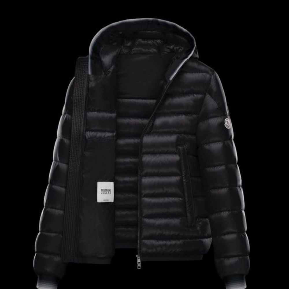 Moncler avrieux 100% authentic size 3